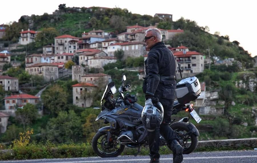 Στέλιος Ρόκκος: Ζει τη δική του «Επικίνδυνη αποστολή» αλλά όχι με μηχανή! Μαντεύεις πού πήγε;