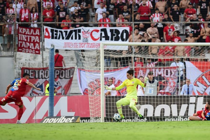 Τρομερός Τζολάκης βάζει μεγαλοπρεπέστατο «στοπ» στην κεφαλιά εξ επαφής του Μύγα