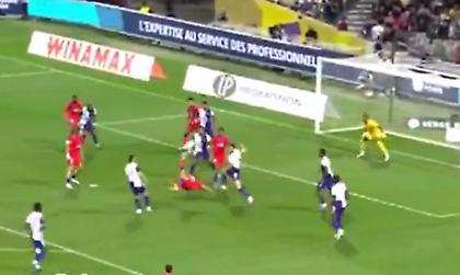 «Άρρωστος» Νέβες, δυο γκολ με ανάποδο ψαλίδι σε 8 λεπτά!