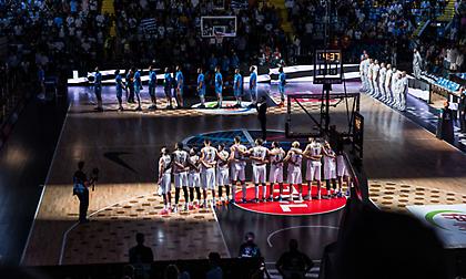 Ανατριχίλα κατά την ανάκρουση του Εθνικού Ύμνου πριν την έναρξη του Ελλάδα-Κύπρος!