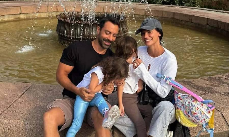 Χριστίνα Μπόμπα - Σάκης Τανιμανίδης: Το καλοκαιρινό roadtrip με τις δίδυμες μέσα από εικόνες