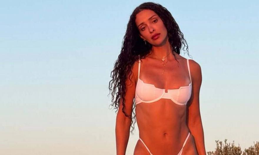 Ελένη Φουρέιρα: Ο πιο αγαπημένος της Αύγουστος με τον Ερμή, παιχνίδια, καλοκαιρινές αποδράσεις και πολλά μπικίνι