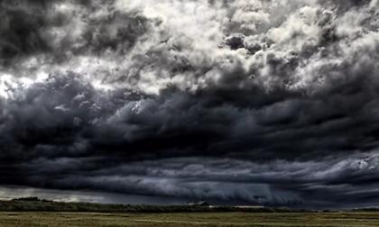 Καιρός: Στους 35 βαθμούς η θερμοκρασία – Βροχές και χαλάζι στα δυτικά