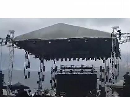 Σαν «πύργος από τραπουλόχαρτα»: Βίντεο με τη στιγμή της κατάρρευσης της σκηνής στα Ιωάννινα