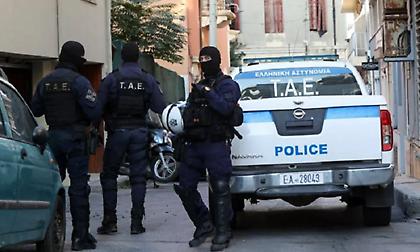 Mεγάλη επιχείρηση της ΕΛ.ΑΣ για εξάρθρωση εγκληματικής οργάνωσης - 48 συλλήψεις ανάμεσά τους αστυνομικοί & στρατιωτικοί