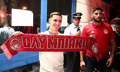 Έφτασε για τον Ολυμπιακό εν μέσω αποθέωσης ο Ποντένσε: «Ήρθα για να μείνω»