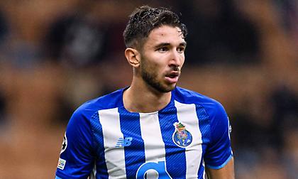 Ημέρα χαφ για την ΑΕΚ, «παίζει» δυνατά του Γκρούγιτς