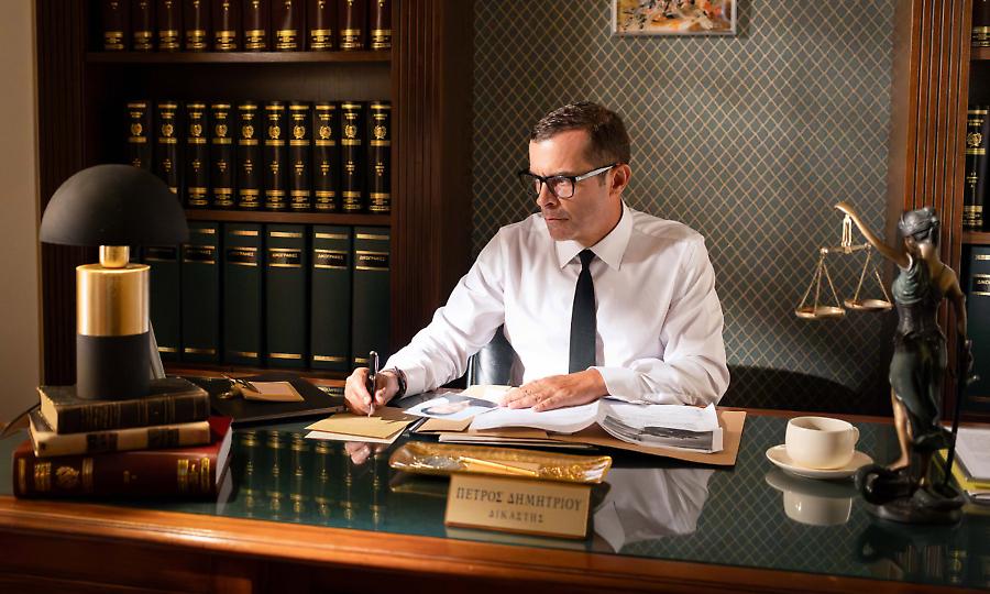 Κωνσταντίνος Μαρκουλάκης: Το επικό σχόλιο που του έκανε σελίδα στο FB για τους φετινούς του ρόλους και συμφώνησε!