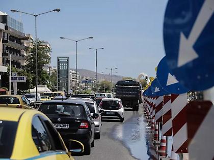 Διακοπή της κυκλοφορίας στην οδό Πανόρμου - Έπεσαν λάδια στο οδόστρωμα