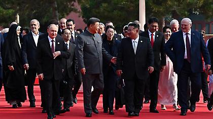 Κίνα: Σι, Πούτιν και Κιμ μαζί στη μεγάλη στρατιωτική παρέλαση – Για «συνωμοσία» τους κατηγορεί ο Τραμπ