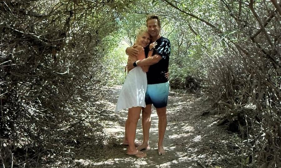 Ελένη Μενεγάκη: Ανέβασε το πιο καλοκαιρινό άλμπουμ από τα Άχλα - Ποιος της έγραψε με χιούμορ «ρε καπετάνισσα κάπου ώπα»;