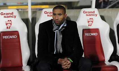 Ο Ουαντού κατέβηκε από το πούλμαν της ομάδας του για να βοηθήσει σε τροχαίο και τον παρέσυρε αυτοκίνητο!