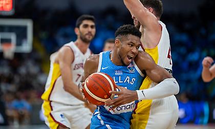 Μυθικός Γιάννης Αντετοκούνμπο: Μια ασίστ μακριά από το triple-double!