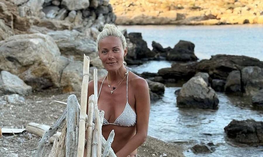 Ζέτα Μακρυπούλια: Οι διακοπές στους Αρκιούς και η ευχή για τον Σεπτέμβρη