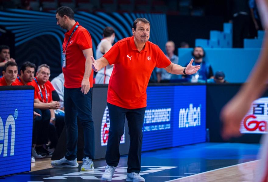 Ξέσπασε κατά FIBA ο Αταμάν: «Πρέπει να προοδεύσει - Έχω να προπονήσω μεσημέρι από το… παιδικό»