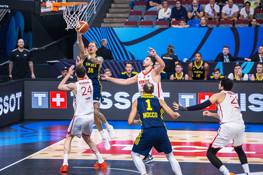 Τουρκία-Σουηδία 85-79: Δύσκολη πρόκριση με Σενγκούν