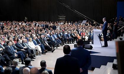 Μητσοτάκης: «Μείωση φορολογικών συντελεστών 2%, μηδέν φόρος για νέους έως 25 ετών»