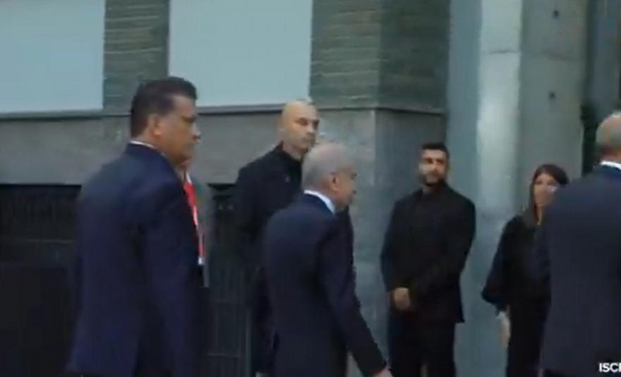 «Παρών» στο λαϊκό προσκύνημα της σορού του Αρμάνι ο πρόεδρος της ΚΑΕ Παναθηναϊκός AKTOR, Βασίλης Παρθενόπουλος