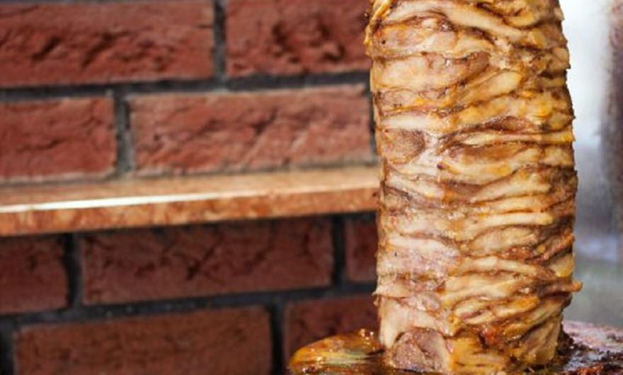 Γύρος, ντονέρ κεμπάπ και σαουάρμα: Οι τρεις στροβιλιζόμενες απολαύσεις