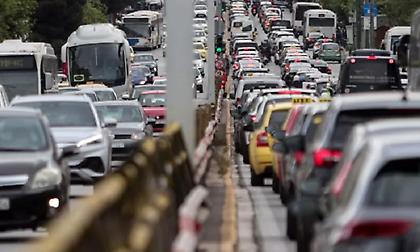 Λεωφορείο συγκρούστηκε με γερανό στη λεωφόρο Συγγρού