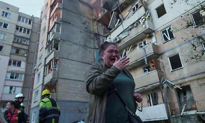 Λουτρό αίματος σε ουκρανικό χωριό από ρωσική βόμβα – Τουλάχιστον 20 άμαχοι νεκροί – Σκληρές εικόνες