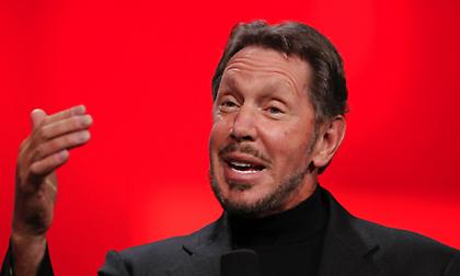 O Λάρι Eλισον ξεπέρασε τον Μασκ και έγινε ο πλουσιότερος άνθρωπος στον πλανήτη