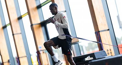 Πρώτη προπόνηση για τον Ίσακ με τα «κόκκινα» της Λίβερπουλ