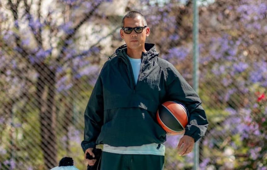 Αυτό πρέπει να το δεις! Ο Σωτήρης Κοντιζάς χορεύει νησιώτικα σε γάμο!