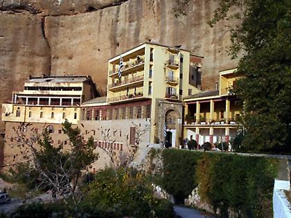 Μονή Μεγάλου Σπηλαίου: Απολογούνται σήμερα οι έξι συλληφθέντες για την υπόθεση αρχαιοκαπηλίας