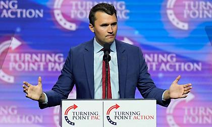 Νεκρός ο ακροδεξιός ακτιβιστής και υποστηρικτής του Τραμπ, Τσάρλι Κερκ - Τον πυροβόλησαν σε εκδήλωση