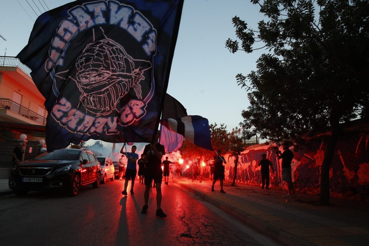 Fear: Pulse, slogans and spectacular event at the Atromitos Store