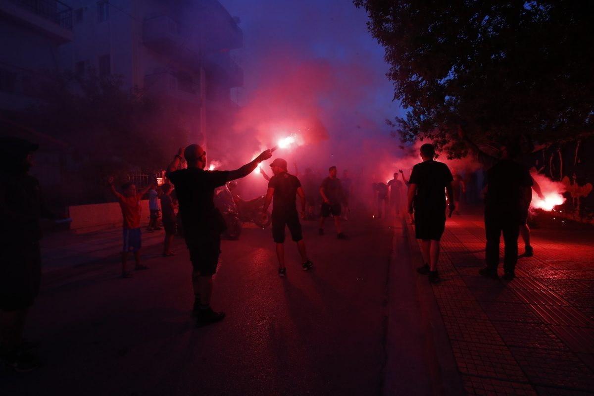 Fear: Pulse, slogans and spectacular event at the Atromitos Store