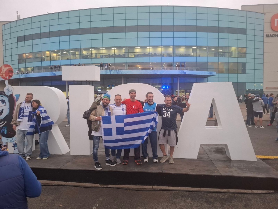 Ευρωμπάσκετ 2025: Έλληνες και Τούρκοι μαζί στη fan zone πριν τον ημιτελικό