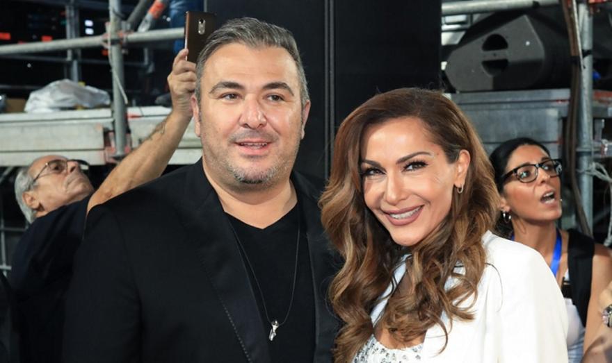 Ο Ρέμος έβγαλε σηκωτή -κυριολεκτικά- τη Βανδή από τη σκηνή για να κλείσει η συναυλία τους