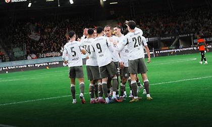 Αντίπαλοι Ολυμπιακού: Πήρε τη ματσάρα των 8 γκολ η Αϊντχόφεν και έμεινε μόνη στην κορυφή