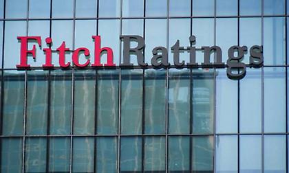 Η Fitch υποβάθμισε την πιστοληπτική ικανότητα της Γαλλίας