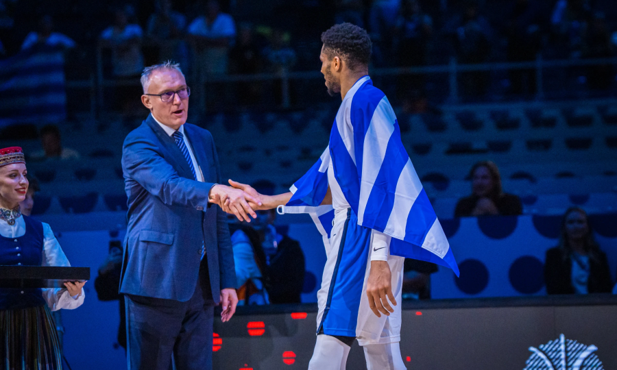 Εθνική μπάσκετ: Οι έξαλλοι πανηγυρισμοί των Ελλήνων διεθνών με τα μετάλλια στο λαιμό