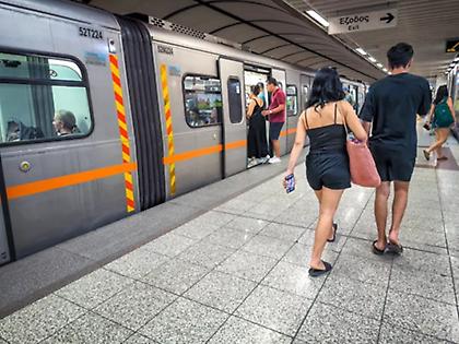 Ο απολογισμός της 24ωρης λειτουργίας των ΜΜΜ: Πάνω από 52.000 επιβάτες σε μετρό/τραμ, 55 τα επιπλέον δρομολόγια