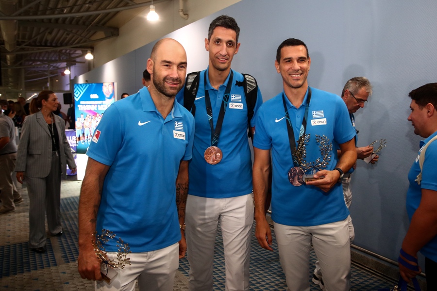 Ελλάδα: Έφτασαν στην Αθήνα με υποδοχή ηρώων οι χάλκινοι μεταλλιούχοι