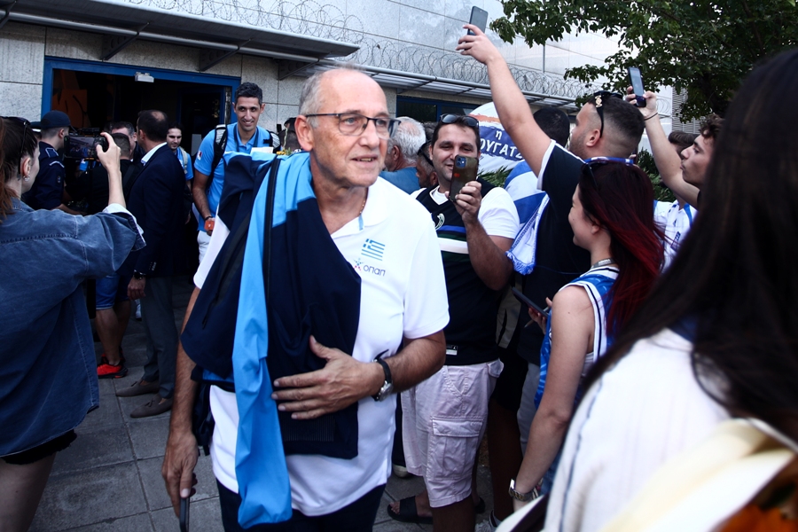 Ελλάδα: Έφτασαν στην Αθήνα με υποδοχή ηρώων οι χάλκινοι μεταλλιούχοι