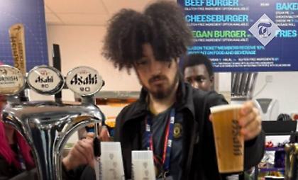 Η Μάντσεστερ Σίτι απέλυσε εργαζόμενο που δούλευε στο Etihad φορώντας φανέλα της Γιουνάιτεντ!