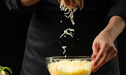 Τριμμένο τυρί: Για πόσο χρόνο διατηρείται στο ψυγείο;