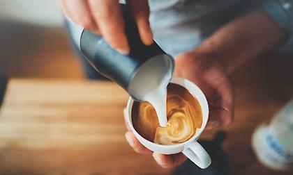 10 tips που αναβαθμίζουν τον καφέ στο σπίτι