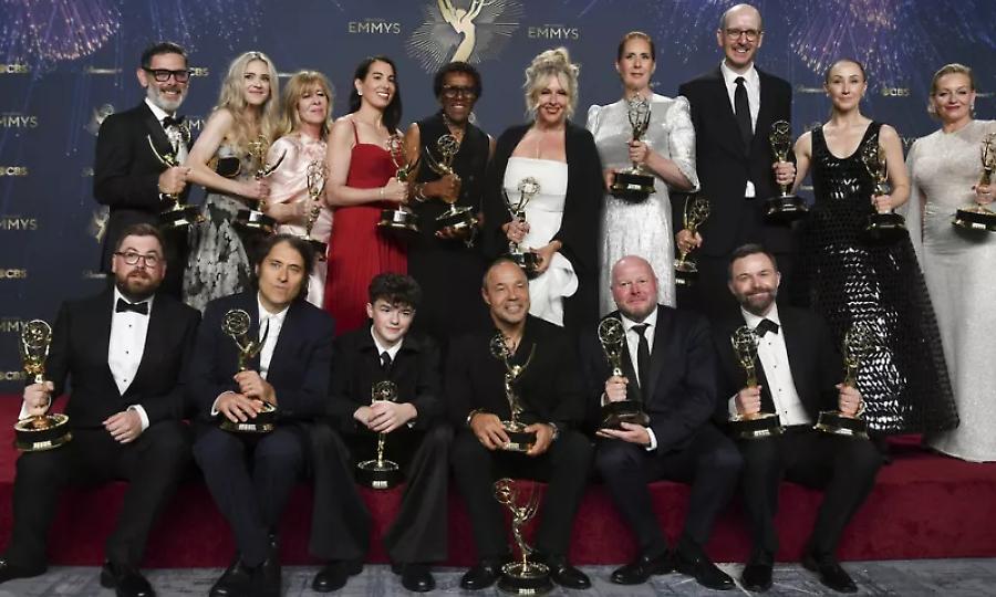 Βραβεία Emmy 2025: Θρίαμβος για «Adolescence» και «The Studio» – Οι νικητές των βραβείων