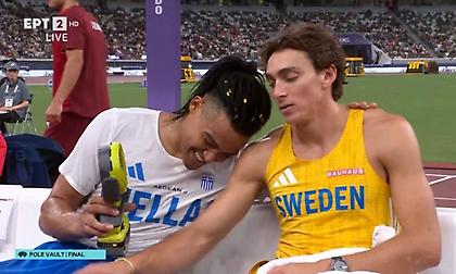 Αυτό θα πει αθλητισμός: Ο Καραλής κρατούσε τον ανεμιστήρα για να δροσίσει τον Ντουπλάντις πριν το άλμα για το ρεκόρ!