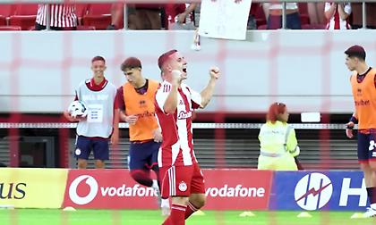 Η αποθέωση σε Ποντένσε και το «vamos» του Πορτογάλου: Η παρακάμερα από την πεντάρα του Ολυμπιακού στον Πανσερραϊκό