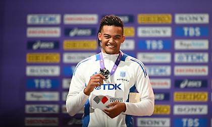 Η απονομή του αργυρού στον Καραλή