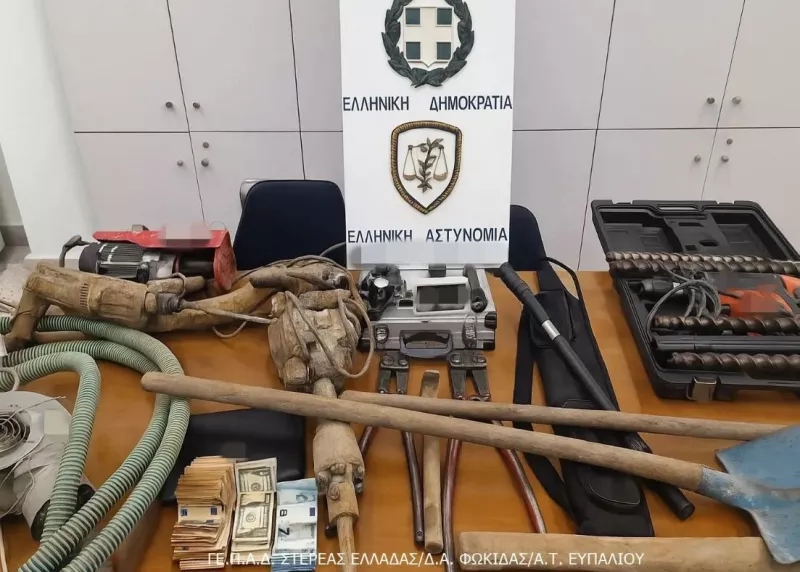 Φωκίδα: Έσκαψαν τούνελ 12 μέτρων κοντά σε αρχαιολογικό χώρο - 2 συλλήψεις