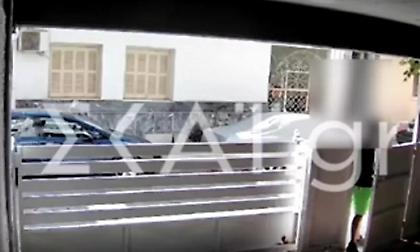 Βίντεο - ντοκουμέντο με τον 33χρονο επιδειξία που συνελήφθη στο Αιγάλεω