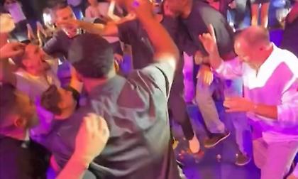 Χαμός με το «Freed From Desire» από Σπανούλη, Γιάννη, Λαρεντζάκη και Θανάση στο γλέντι της Εθνικής